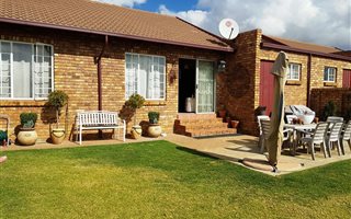 2 Bedroom Townhouse in Wierda Glen