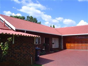 3 Bedroom House in Rooihuiskraal