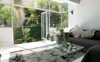 2 Bedroom Apartment in Vredehoek