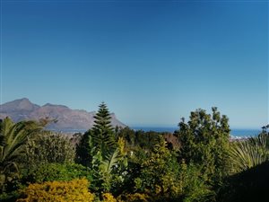 1369 m² Land available in Helderrand