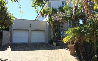 4 Bedroom House in Aurora