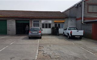 142 m² Commercial space in Brackenfell Industrial