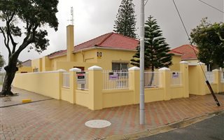6 Bedroom House in Rondebosch East