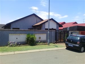 3 Bed House in Protea North