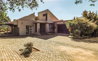 3 Bedroom House in Dalpark