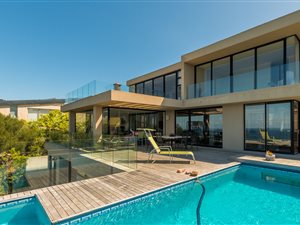 5 Bed House in Oubaai and surrounds