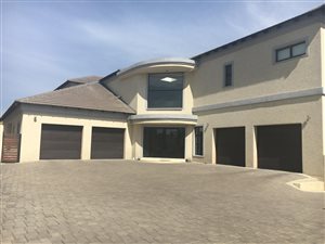 4 Bed House in Blue Valley Golf Estate