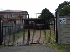 3 Bedroom Flat in Crown Gardens