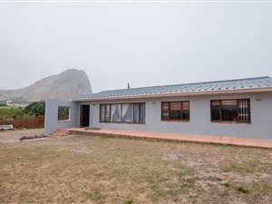 3 Bed House in Rooi Els