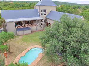 5 Bed House in Pebble Rock