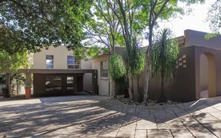7 Bedroom House in Lynnwood Ridge
