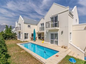 4 Bed House in De Zalze