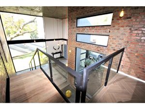 6 Bed House in Melrose