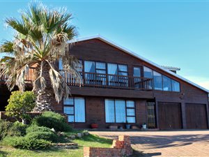 4 Bed House in Dana Bay