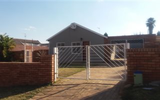 3 Bedroom House in Lotus Gardens