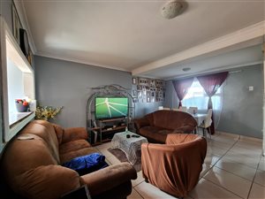 3 Bed House in Elsies River