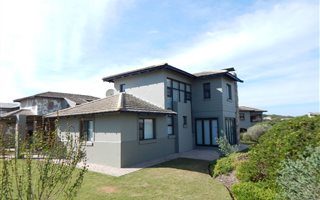 3 Bedroom Townhouse in Hartenbos Landgoed