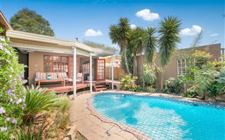 3 Bedroom House in Northwold Gardens