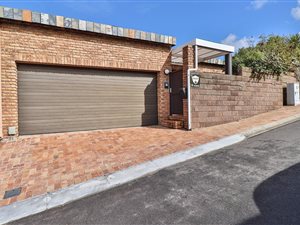 3 Bed House in Everglen