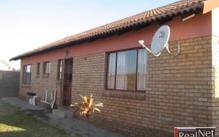 3 Bedroom House in African Jewel
