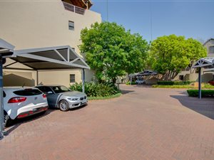 2 Bed Apartment in Pineslopes