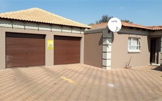 3 Bedroom House in Denneoord