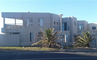 5 Bedroom House in Waves Edge