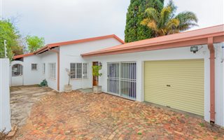 3 Bedroom House in Bromhof