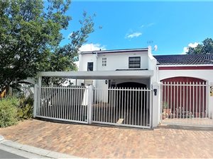 4 Bedroom House in Die Boord