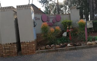 2 Bedroom House in Die Hoewes
