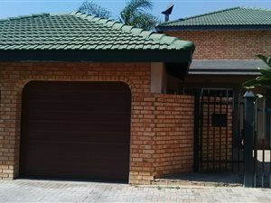 4 Bed House in Constantia Park