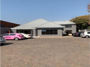 212 m² Office Space in Bramley