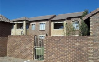 2 Bedroom Townhouse in Mooikloof Estate