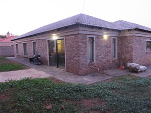3 Bed House in Heuweloord