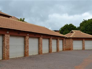 2 Bed Townhouse in Die Hoewes