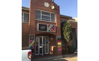 1195 m² Retail Space in Jet Park