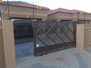 3 Bed House in Mahlasedi Park