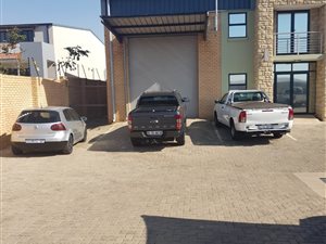 878 m² Industrial space in Faerie Glen