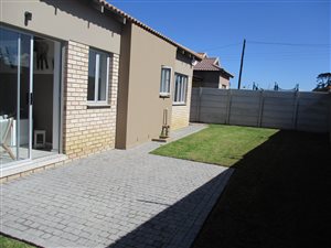 3 Bed Townhouse in Hansmoeskraal