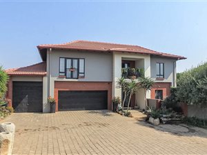 4 Bed House in Pebble Rock
