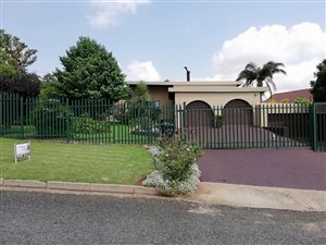 3 Bedroom House in Silverfields Park