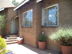 3 Bed House in Houghton Estate
