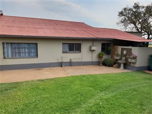 8.5 ha Farm in Kameeldrift West