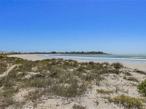 668 m² Land available in Britannia Bay