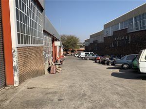 240 m² Industrial space in Lyttelton Manor