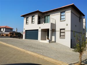 3 Bedroom House in Aqua Vista