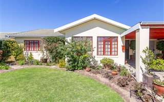 4 Bedroom House in Northern Paarl