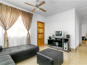 3 Bed House in Protea North