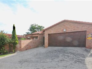 3 Bed Townhouse in Honeydew Manor