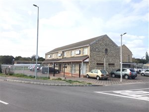 670 m² Commercial space in Voelvlei